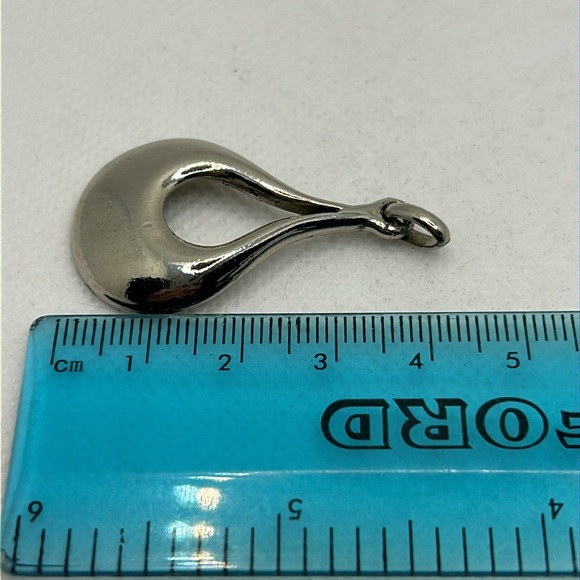 P and M Paris- Vintage Costume Jewelry Pendant - Picture 9 of 10